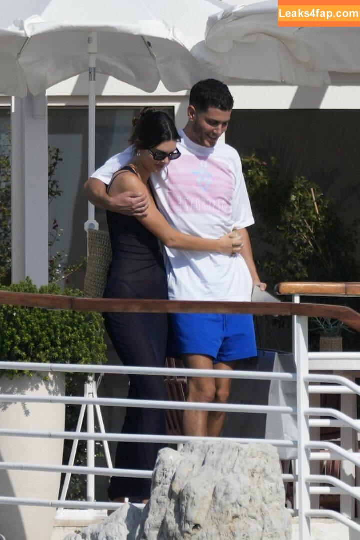 Kendall Jenner / KendallJenner / https: leaked photo photo #1130