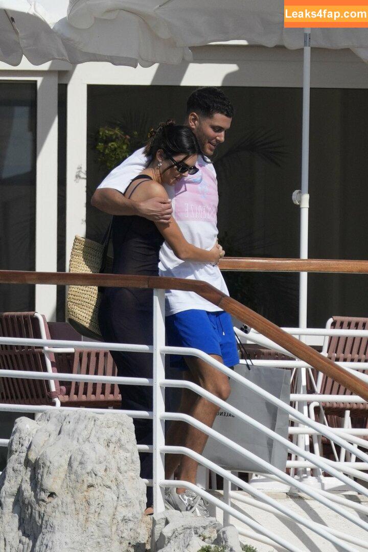 Kendall Jenner / KendallJenner / https: leaked photo photo #1131