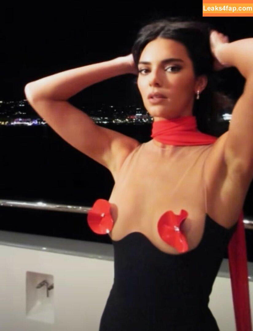 Kendall Jenner / KendallJenner / https: leaked photo photo #1138