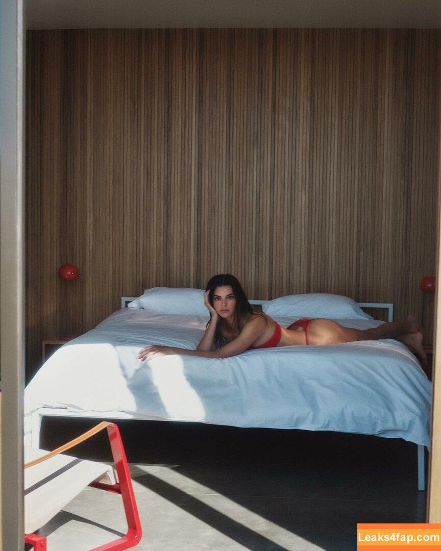 Kendall Jenner / KendallJenner / https: leaked photo photo #1139