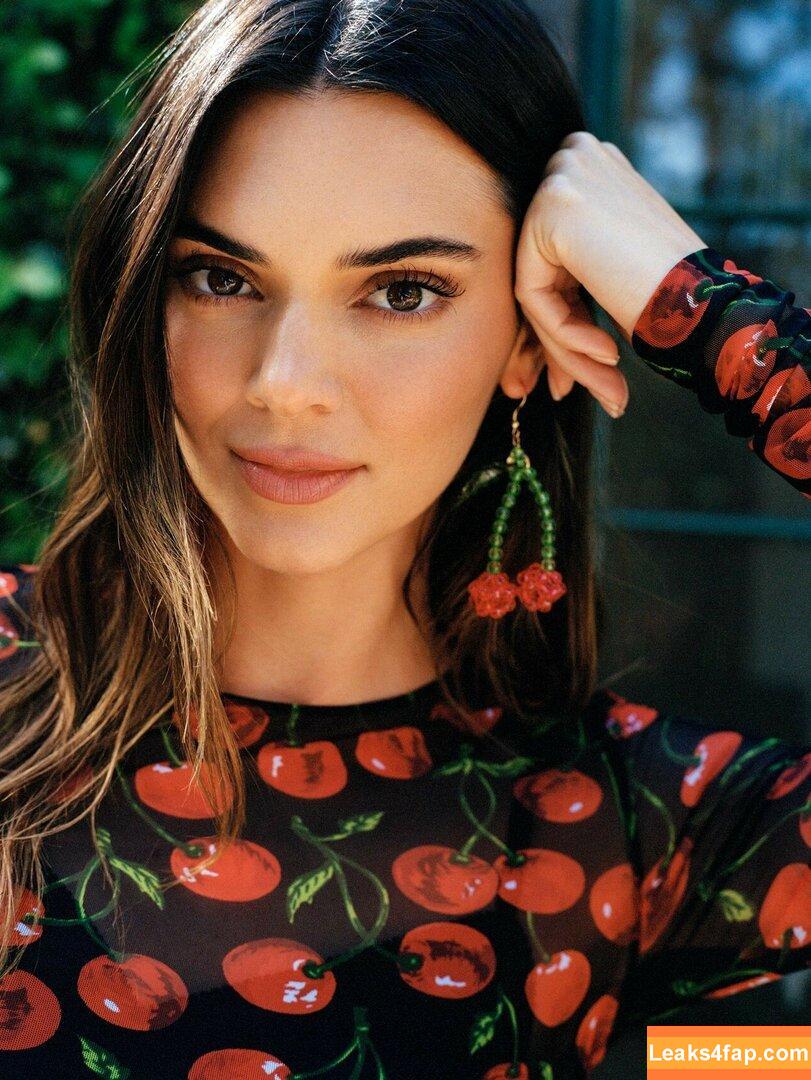 Kendall Jenner / KendallJenner / https: leaked photo photo #1207