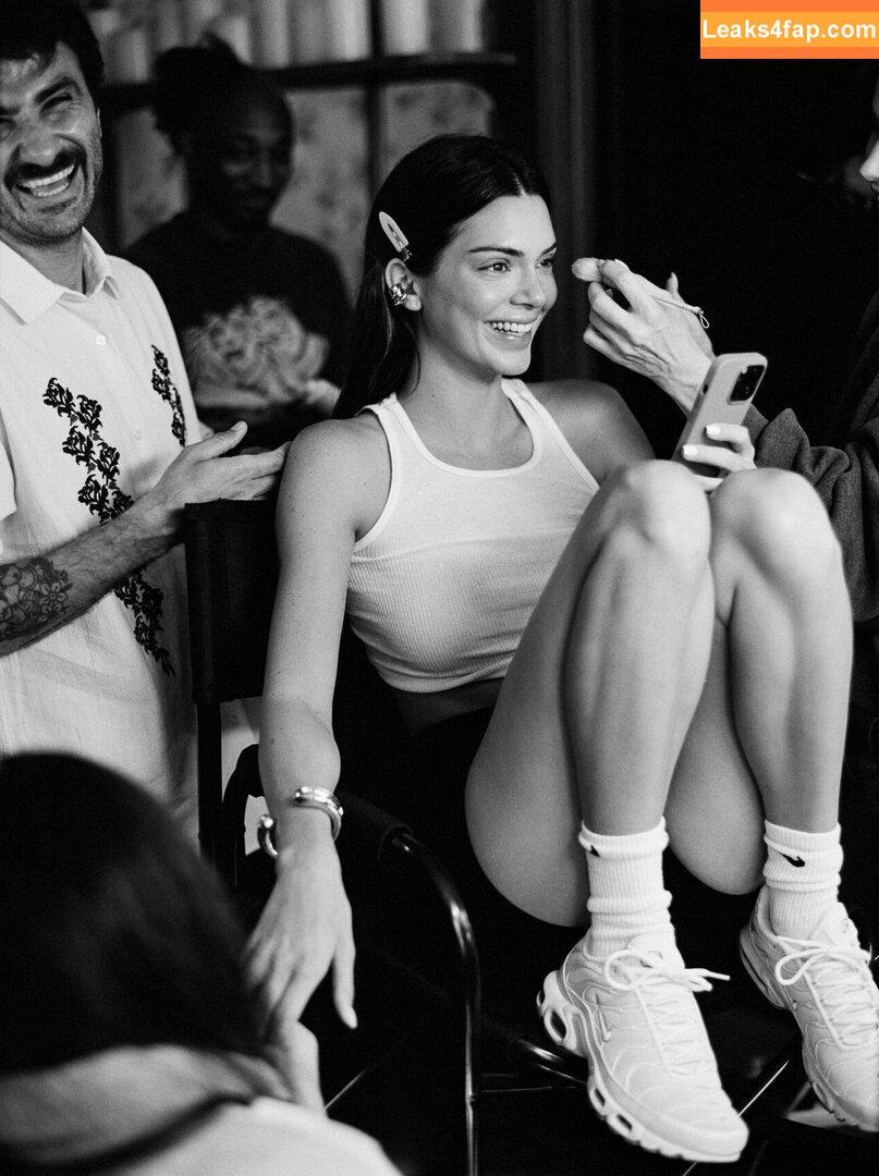 Kendall Jenner / KendallJenner / https: leaked photo photo #1215