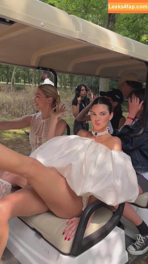 Kendall Jenner / KendallJenner / https: leaked photo photo #1239