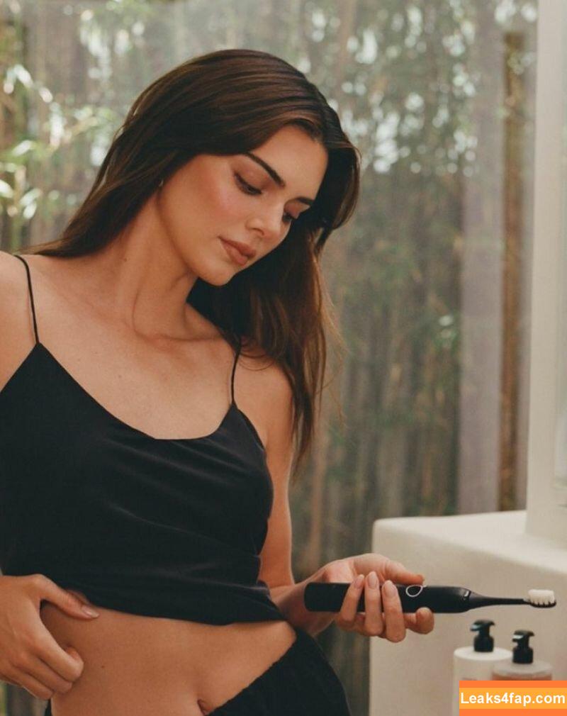 Kendall Jenner / KendallJenner / https: leaked photo photo #1273