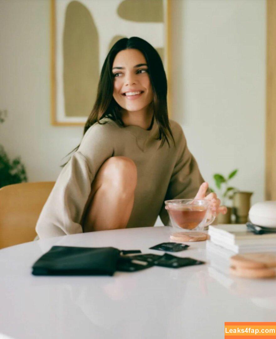 Kendall Jenner / KendallJenner / https: leaked photo photo #1277