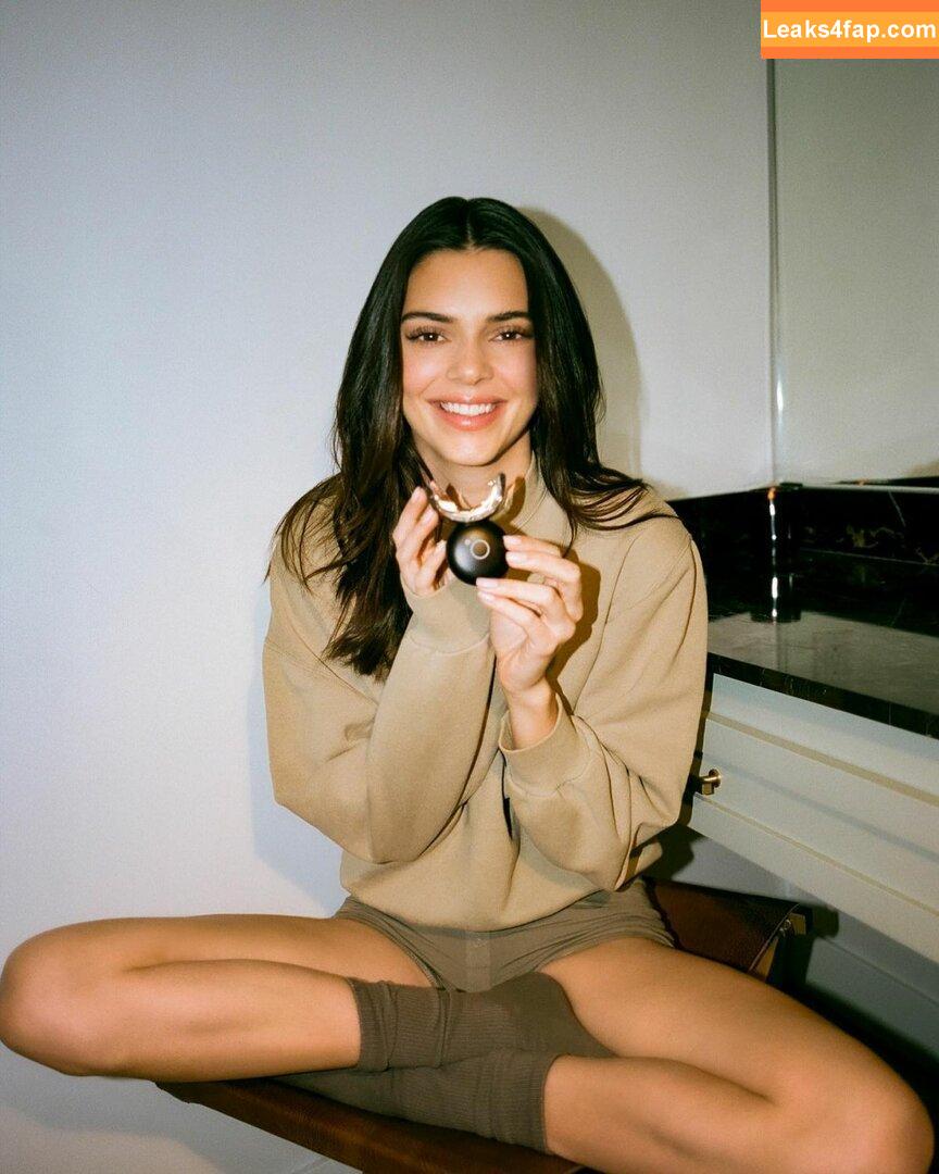 Kendall Jenner / KendallJenner / https: leaked photo photo #1282