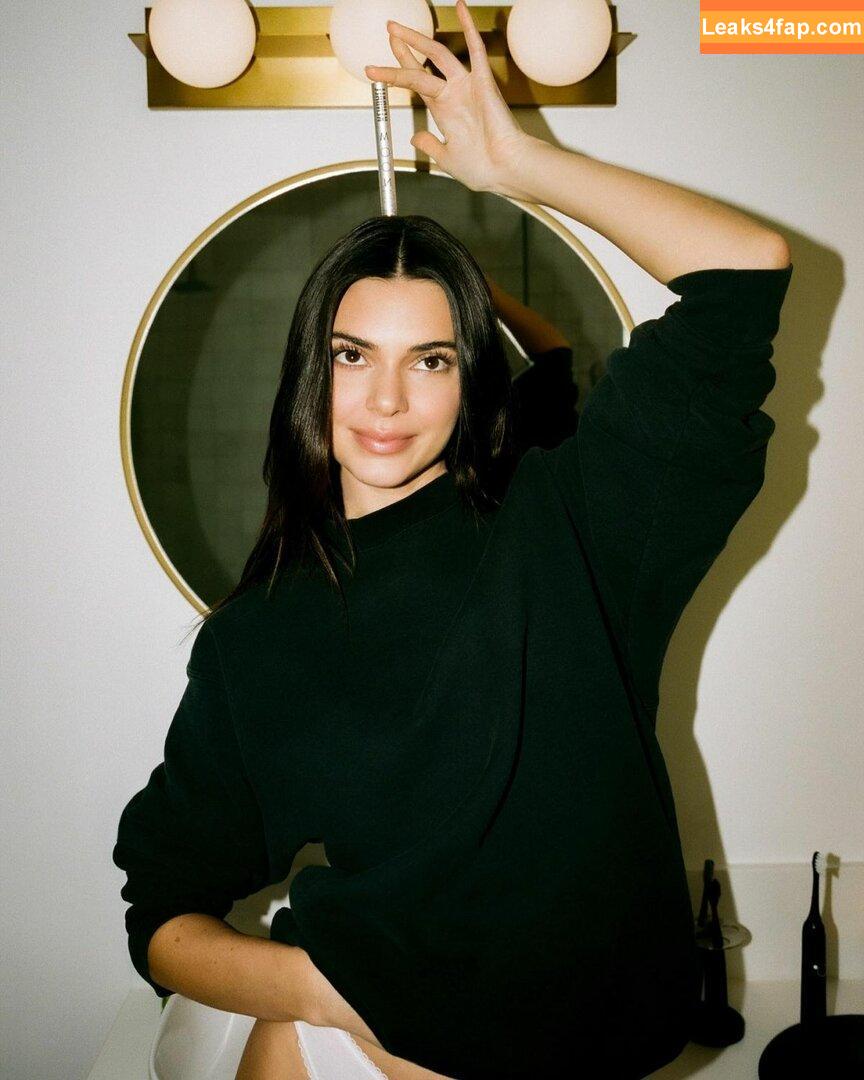 Kendall Jenner / KendallJenner / https: leaked photo photo #1283