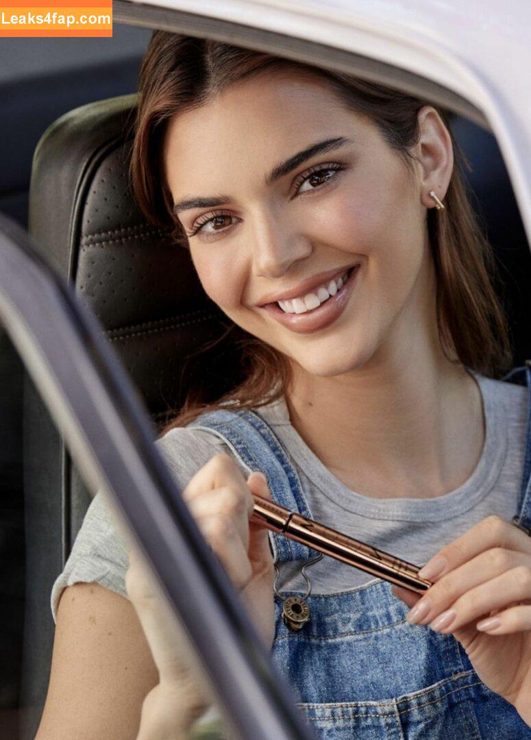Kendall Jenner / KendallJenner / https: leaked photo photo #1286
