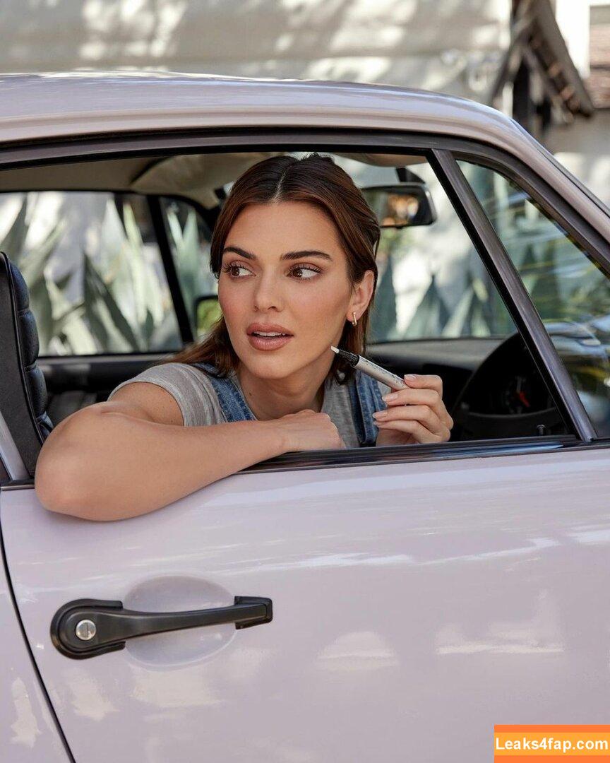 Kendall Jenner / KendallJenner / https: слитое фото фото #1292