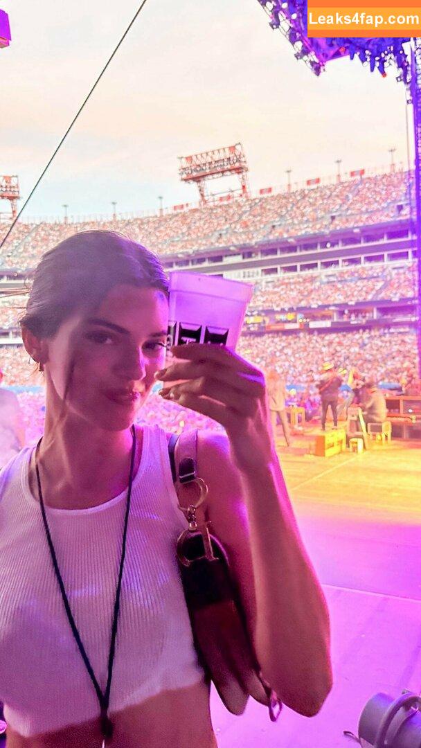 Kendall Jenner / KendallJenner / https: leaked photo photo #1320