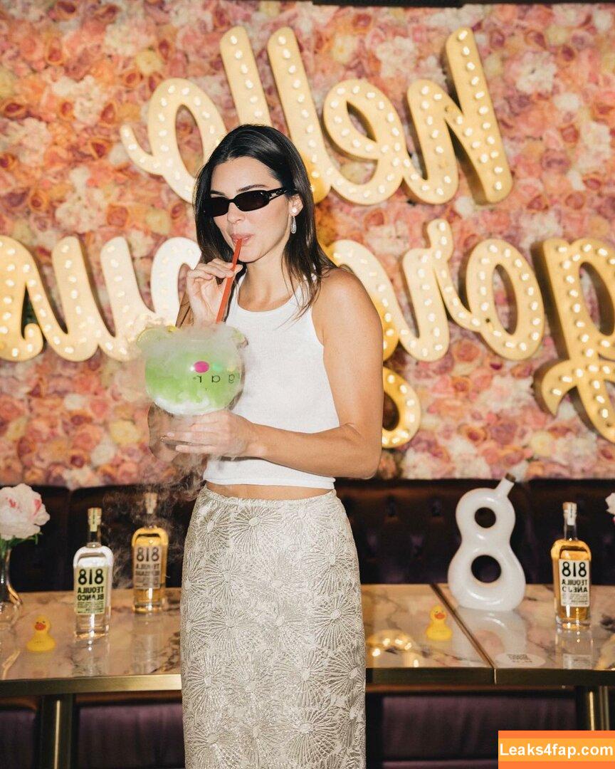 Kendall Jenner / KendallJenner / https: leaked photo photo #1359