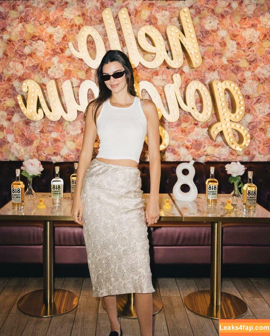 Kendall Jenner / KendallJenner / https: leaked photo photo #1360