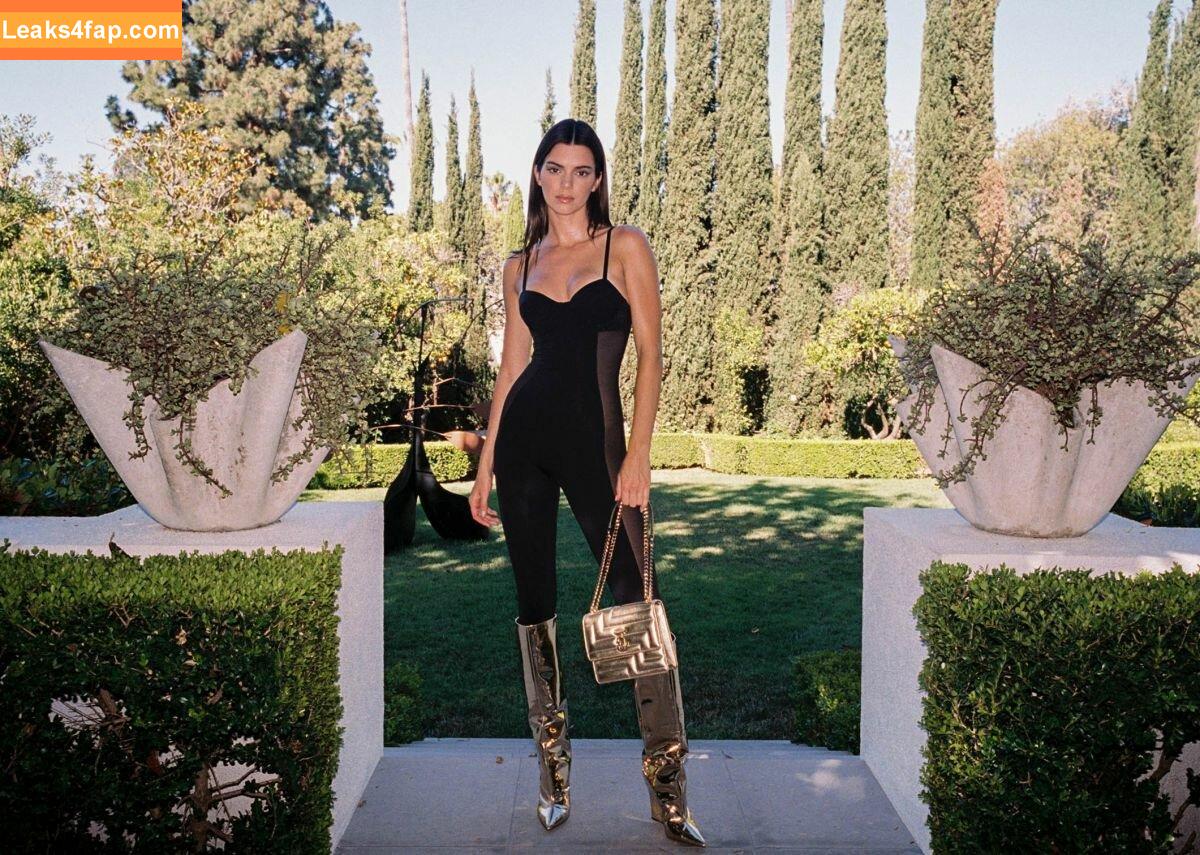 Kendall Jenner / KendallJenner / https: leaked photo photo #1375