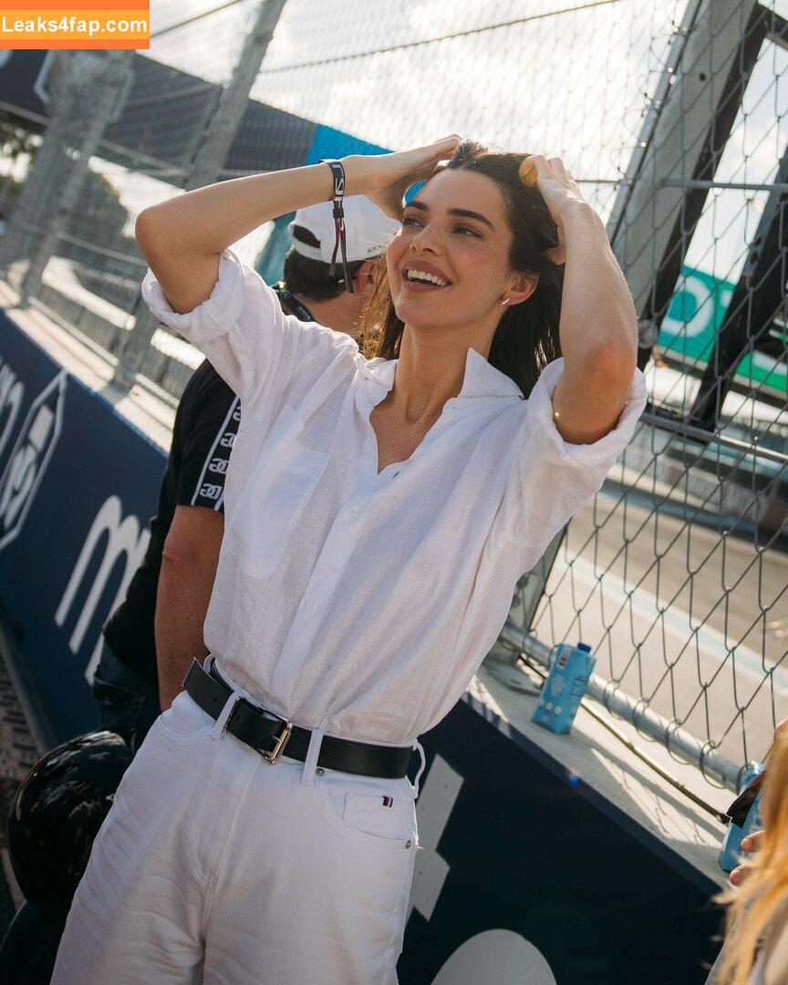 Kendall Jenner / KendallJenner слитое фото фото #1937