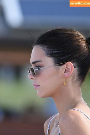 Kendall Jenner фото #1827