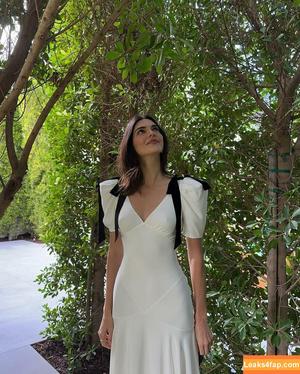 Kendall Jenner фото #1910