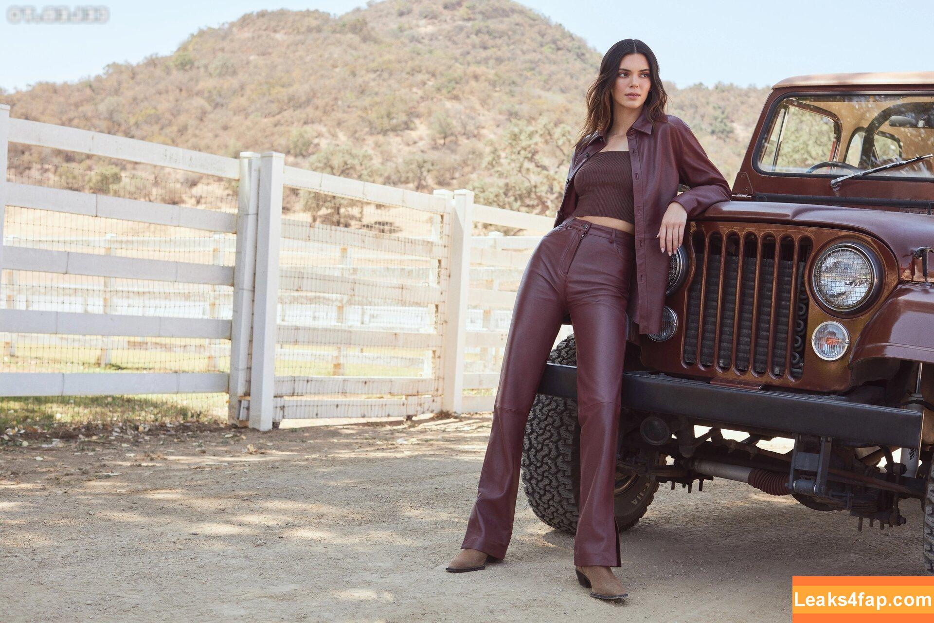 Kendall Jenner / KendallJenner leaked photo photo #2159