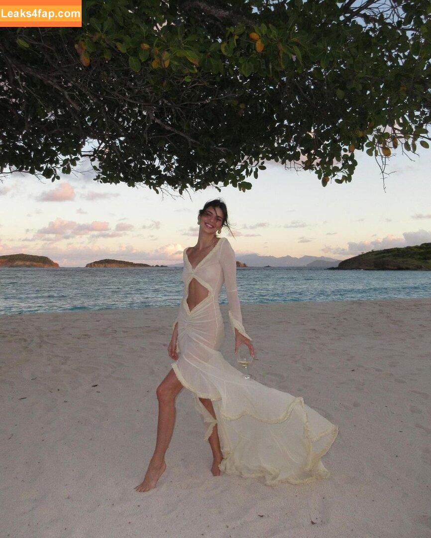 Kendall Jenner / KendallJenner слитое фото фото #2235