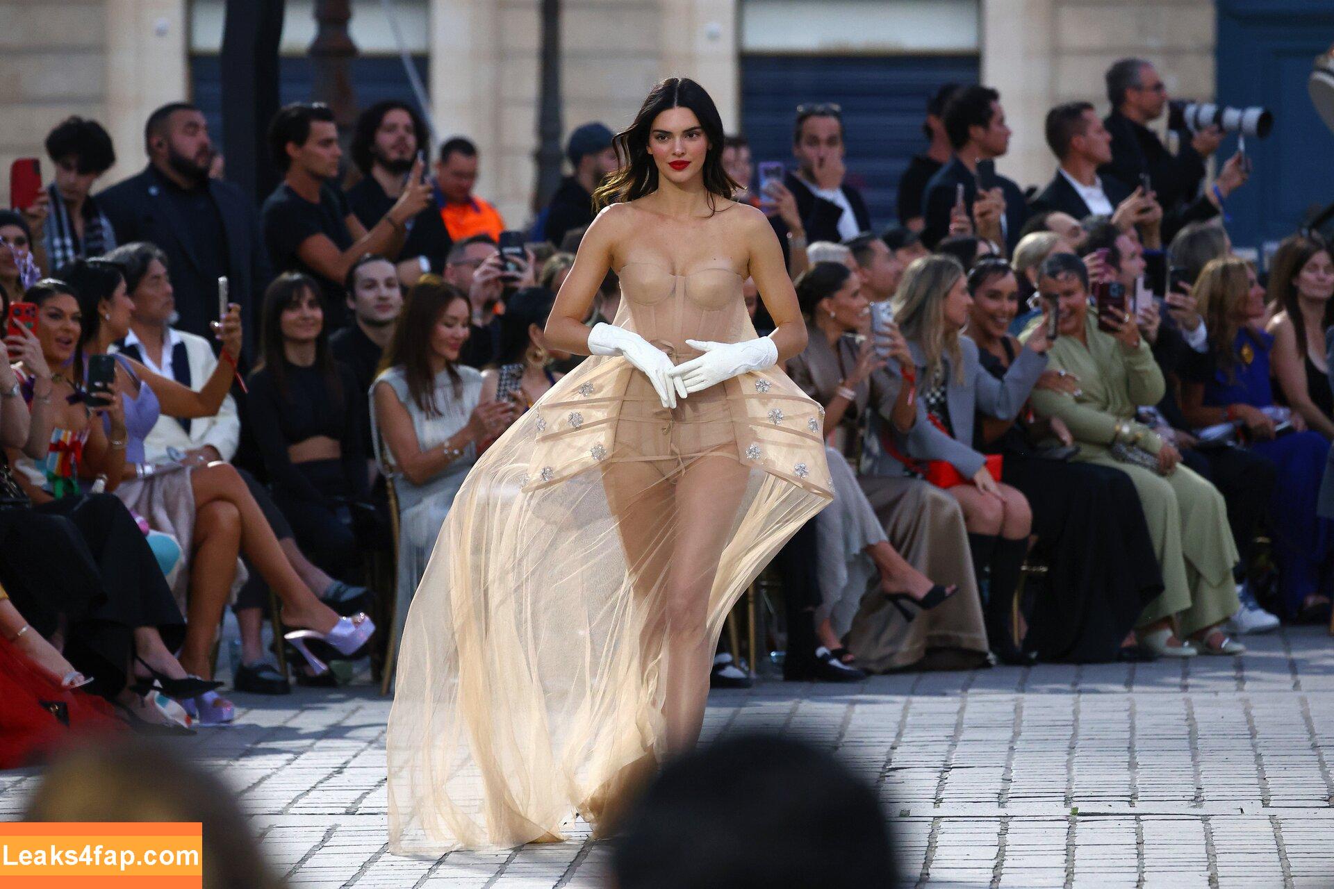 Kendall Jenner / KendallJenner слитое фото фото #2356