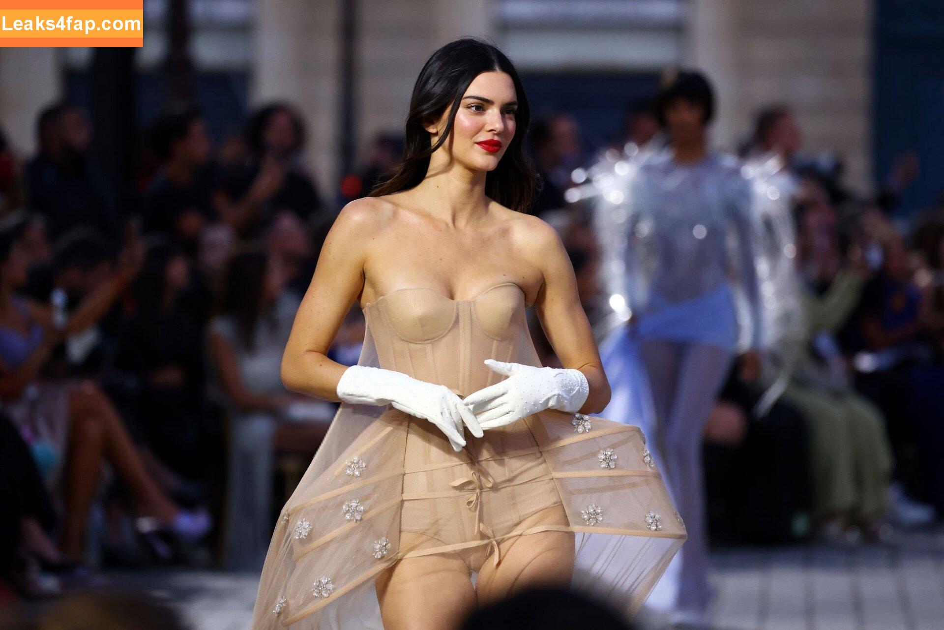 Kendall Jenner / KendallJenner слитое фото фото #2359