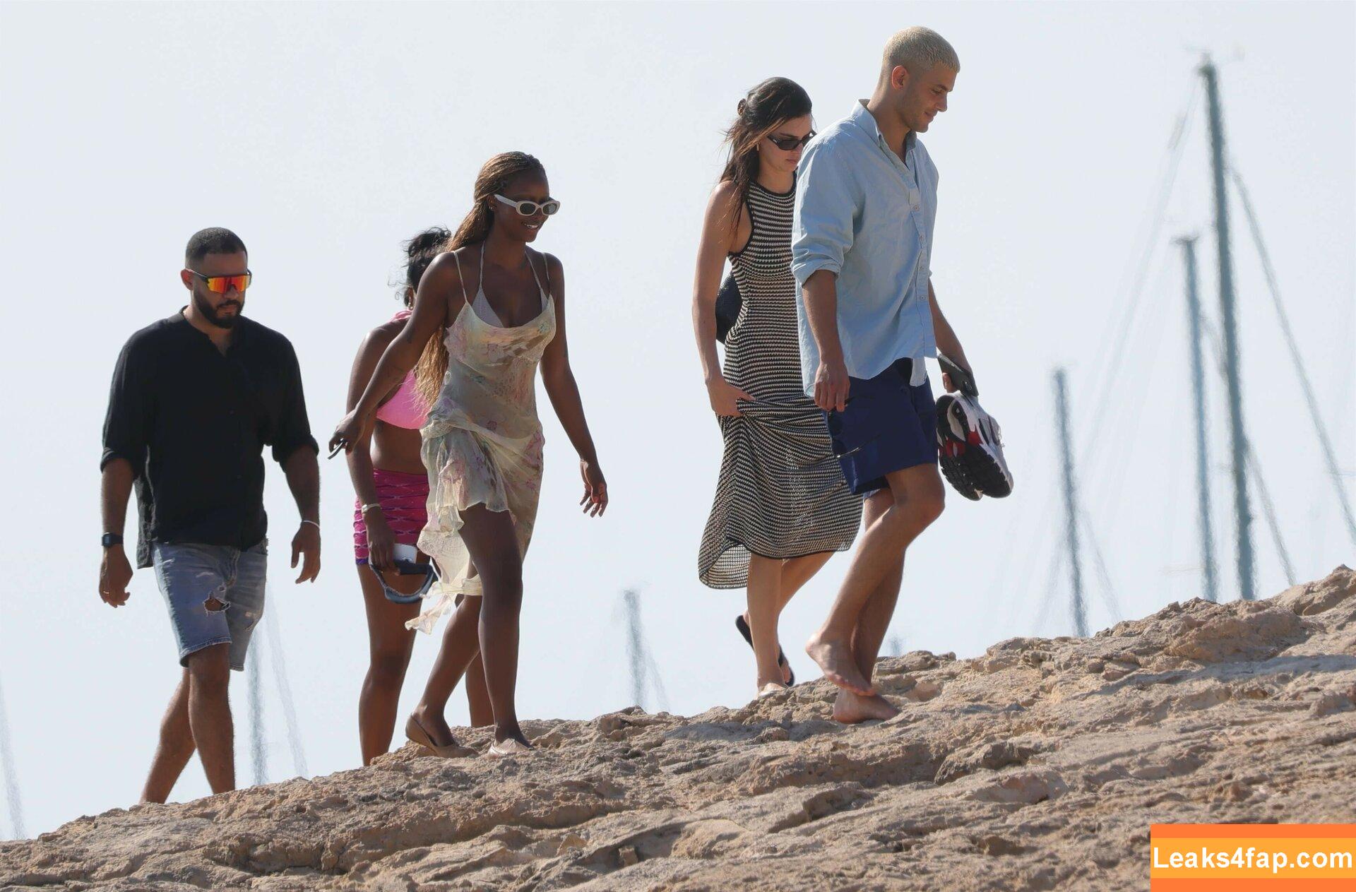 Kendall Jenner / KendallJenner слитое фото фото #2683