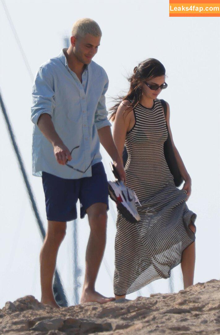 Kendall Jenner / KendallJenner слитое фото фото #2688