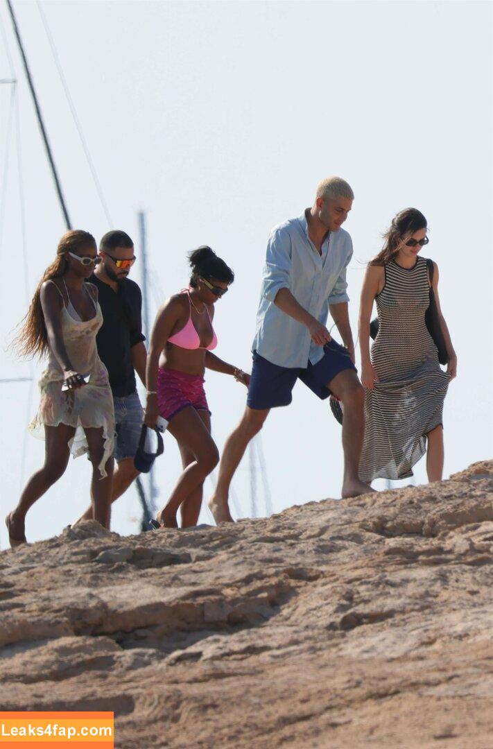 Kendall Jenner / KendallJenner слитое фото фото #2695