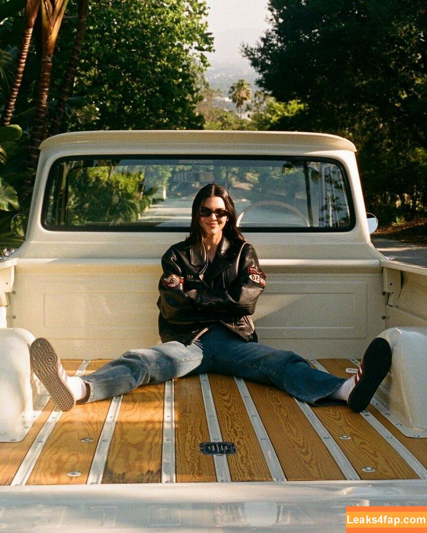 Kendall Jenner / KendallJenner слитое фото фото #2777