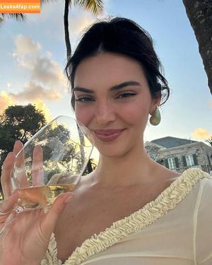 Kendall Jenner фото #2240