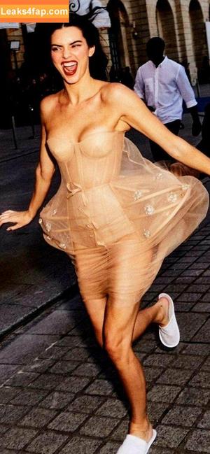 Kendall Jenner фото #2498