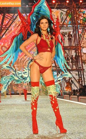 Kendall Jenner фото #2500