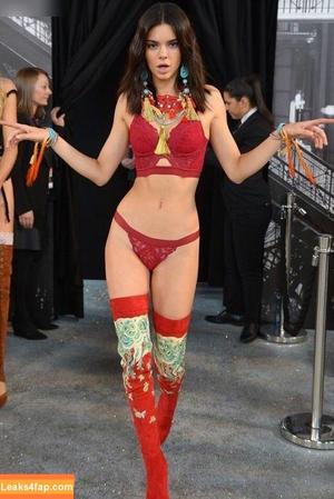 Kendall Jenner фото #2501