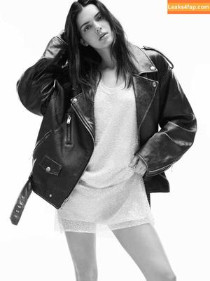 Kendall Jenner фото #2900