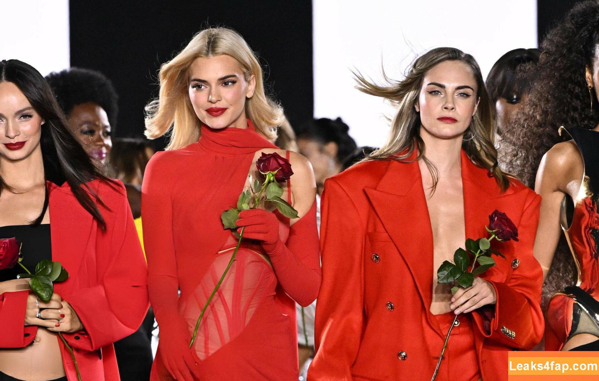 Kendall Jenner / KendallJenner слитое фото фото #3128