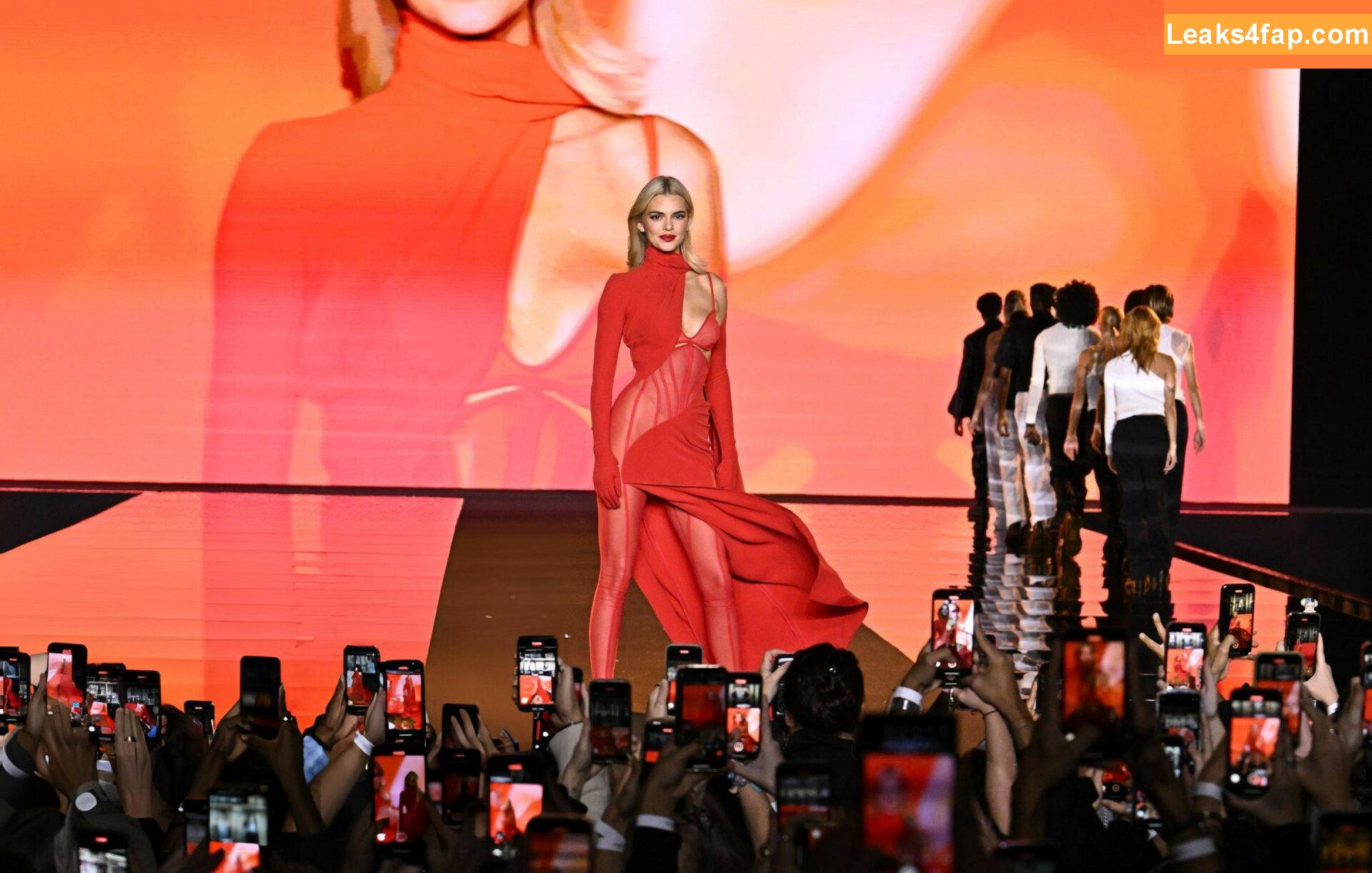 Kendall Jenner / KendallJenner слитое фото фото #3138