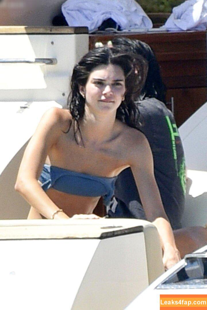 Kendall Jenner / KendallJenner слитое фото фото #3245