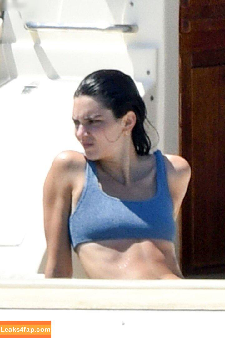 Kendall Jenner / KendallJenner слитое фото фото #3255