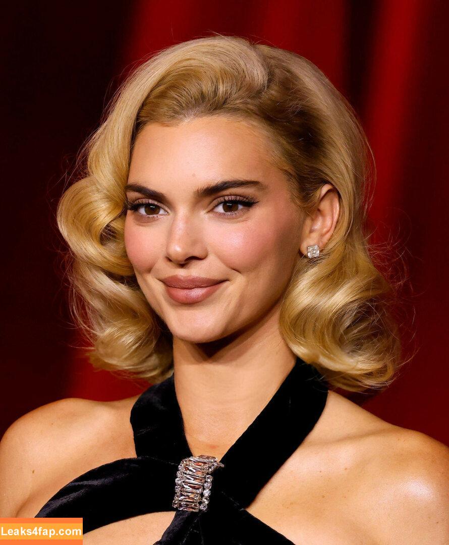 Kendall Jenner / KendallJenner слитое фото фото #3261