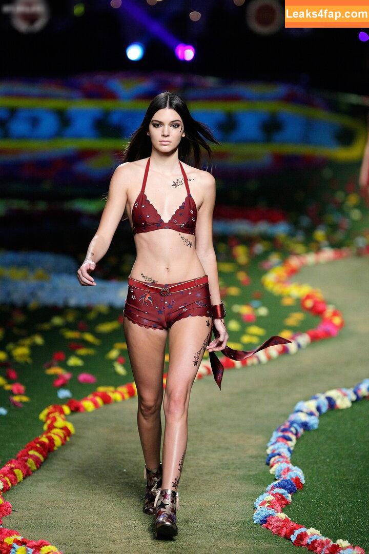 Kendall Jenner / KendallJenner слитое фото фото #3301