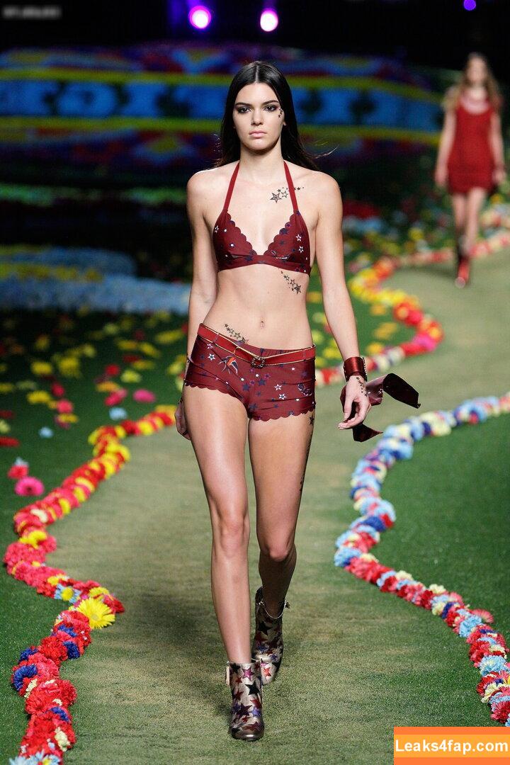 Kendall Jenner / KendallJenner слитое фото фото #3303