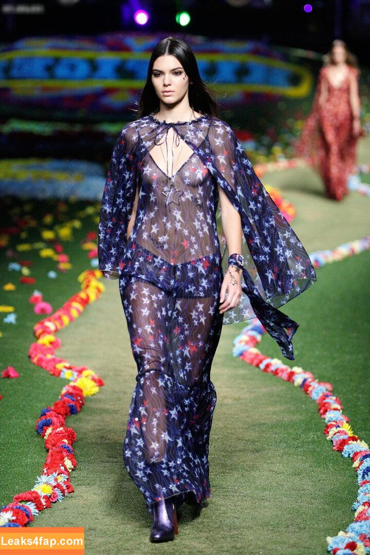 Kendall Jenner / KendallJenner слитое фото фото #3304