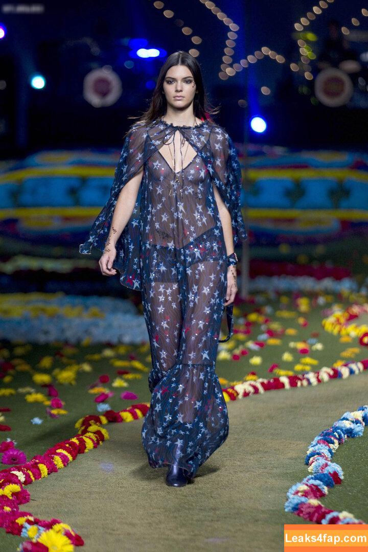 Kendall Jenner / KendallJenner слитое фото фото #3305