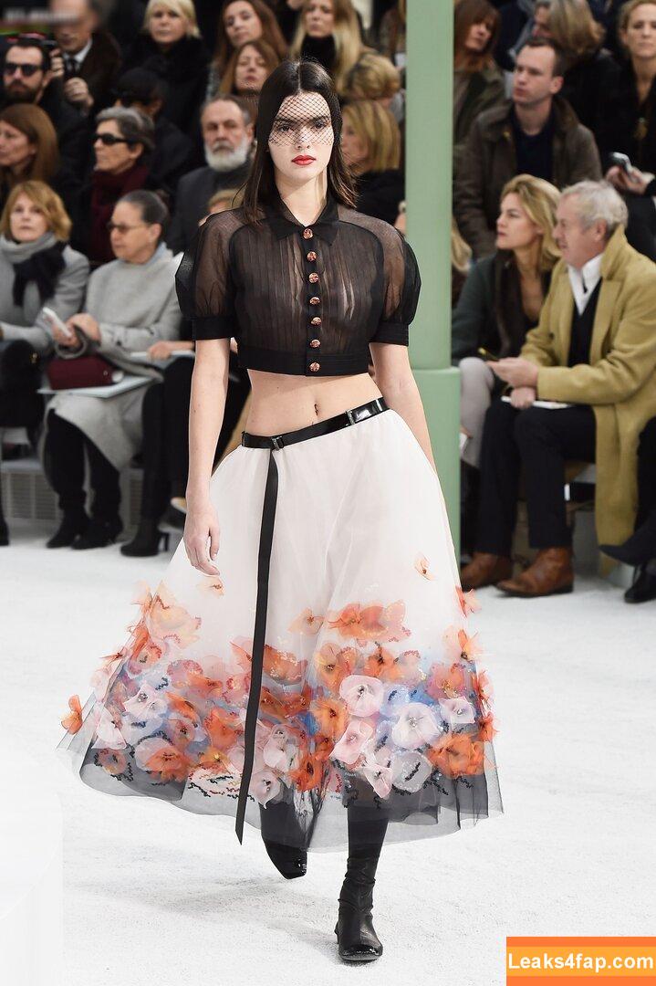 Kendall Jenner / KendallJenner слитое фото фото #3370