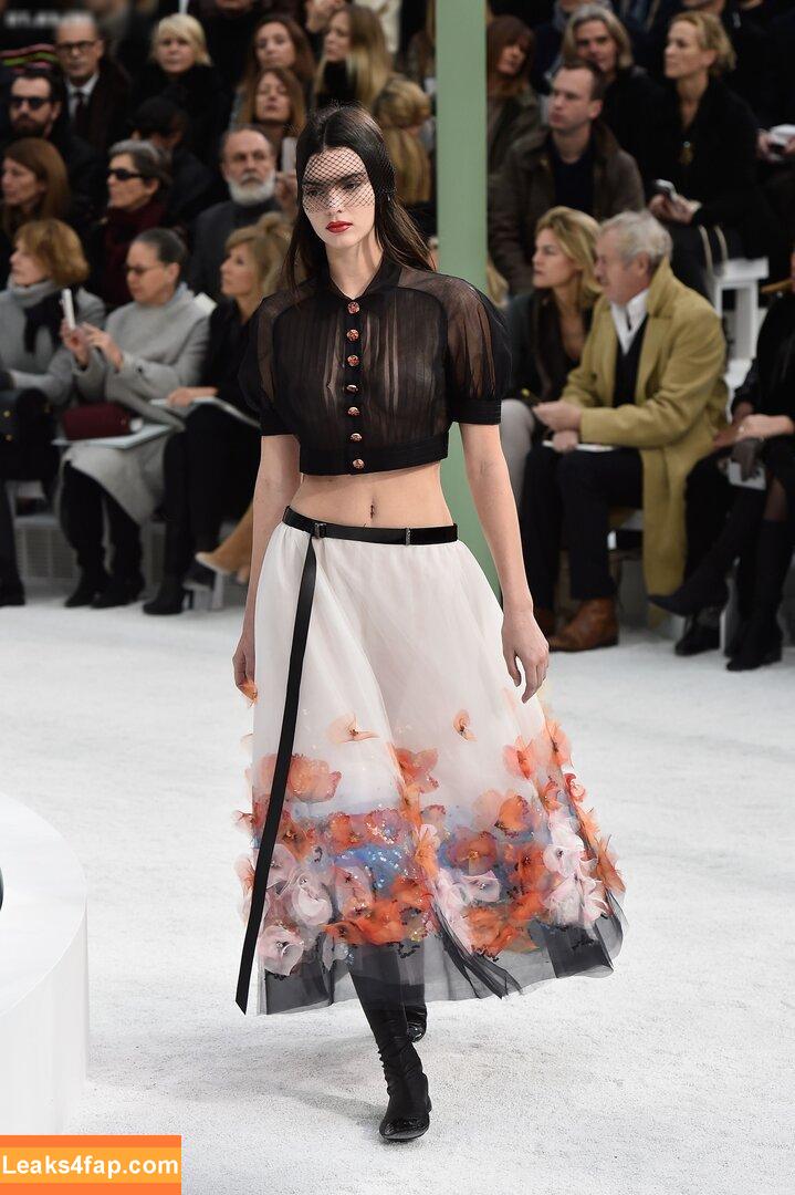 Kendall Jenner / KendallJenner слитое фото фото #3377