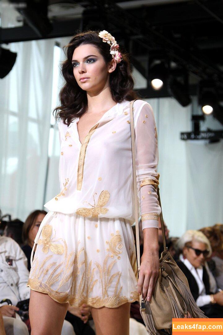 Kendall Jenner / KendallJenner слитое фото фото #3439