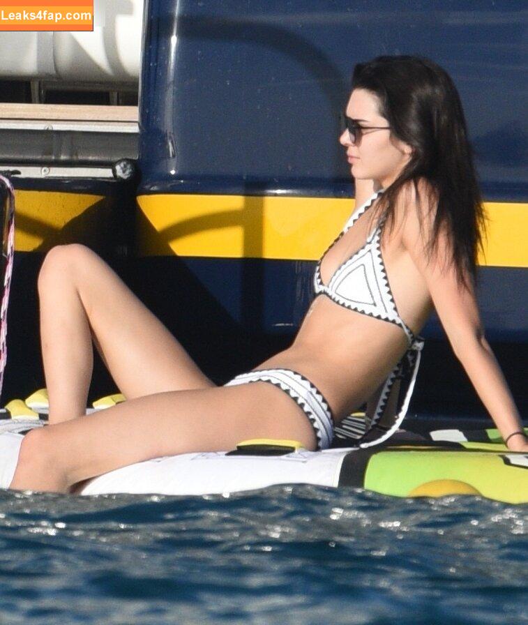 Kendall Jenner / KendallJenner слитое фото фото #3459