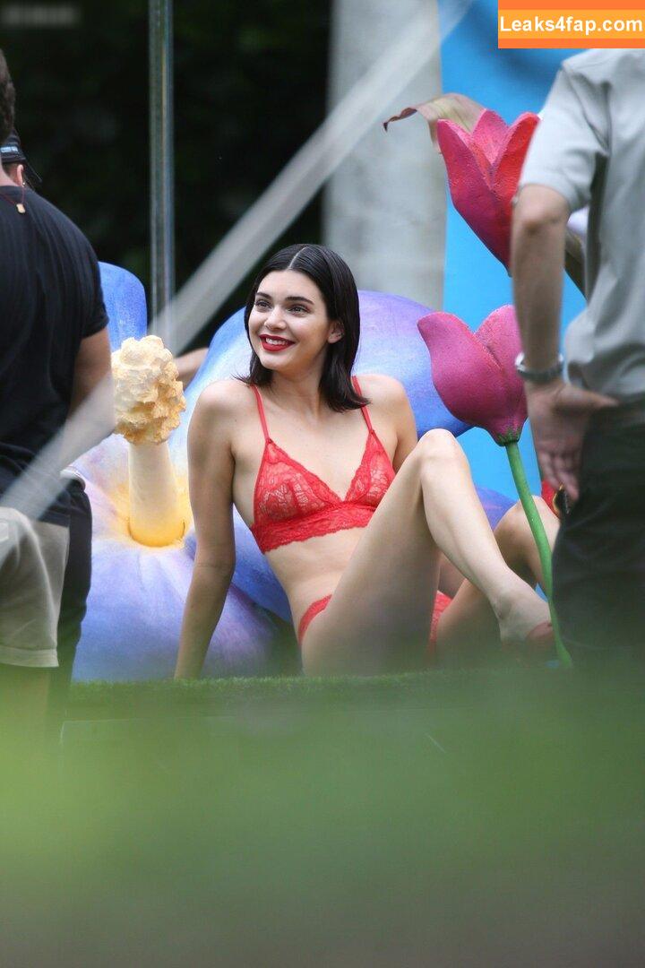 Kendall Jenner / KendallJenner слитое фото фото #3675