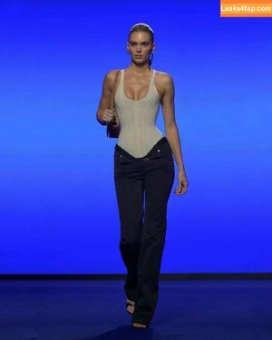 Kendall Jenner фото #3144