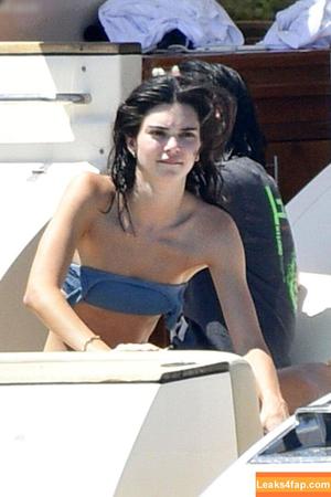 Kendall Jenner фото #3245