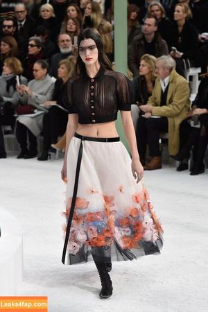 Kendall Jenner фото #3377